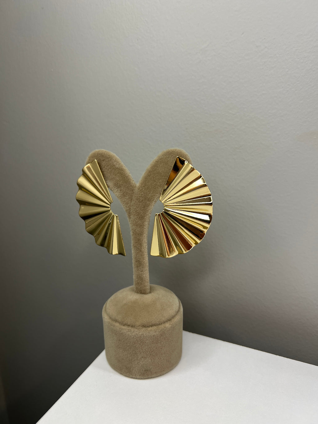 Gösterişli Gold Küpe