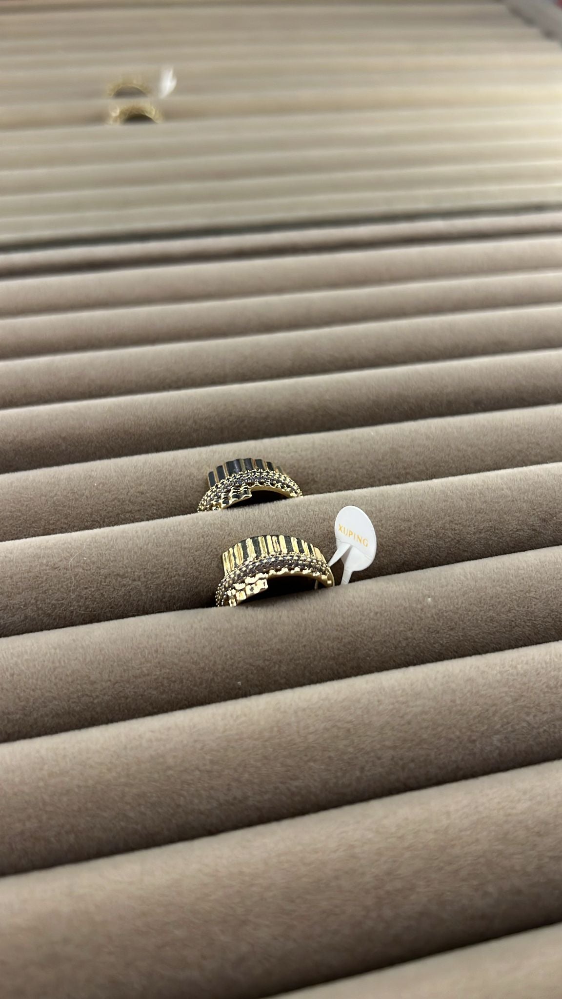 Taş Detaylı Kabartmalı 14K Gold Kaplama Xuping Yüzük