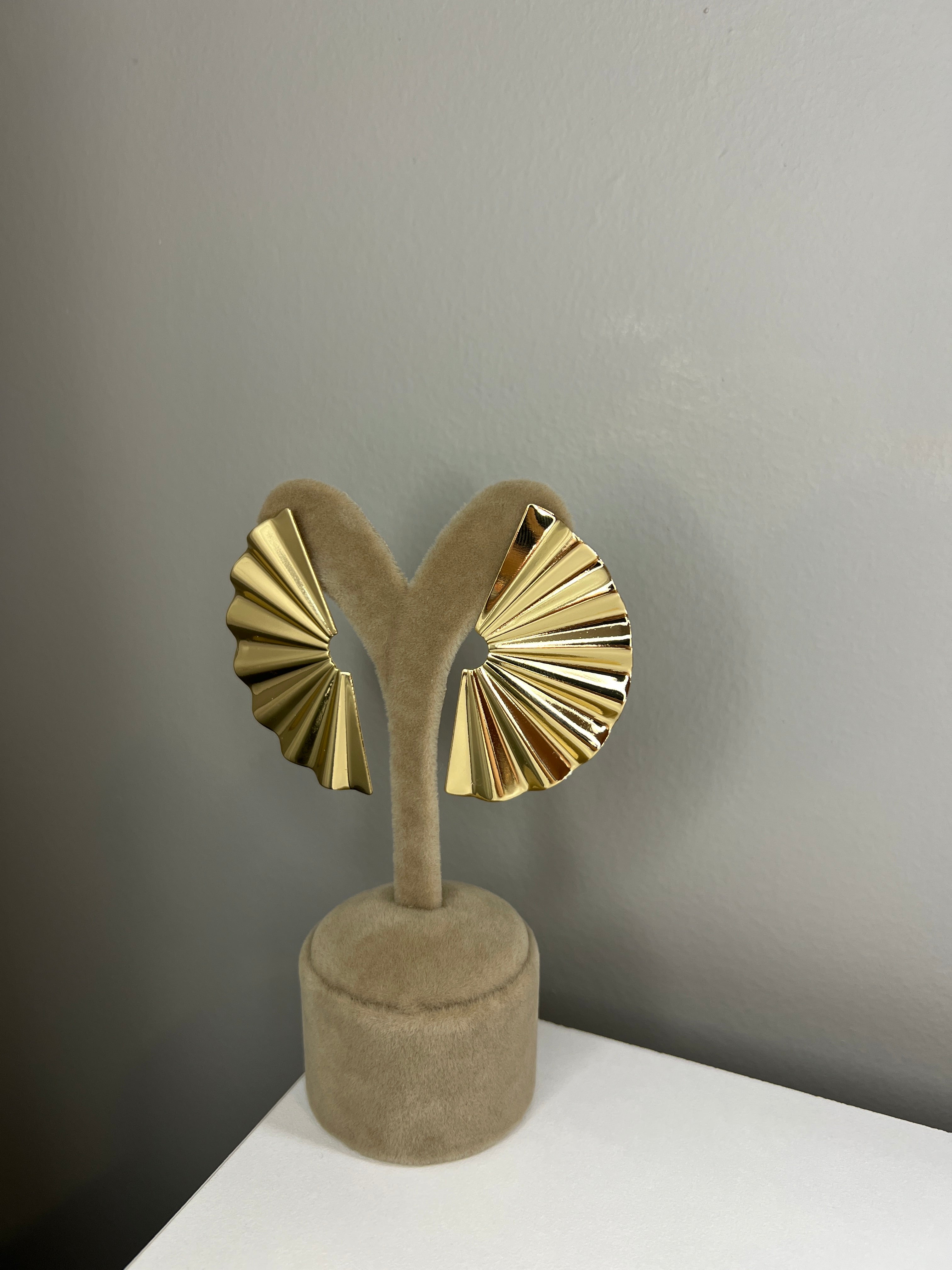 Gösterişli Gold Küpe