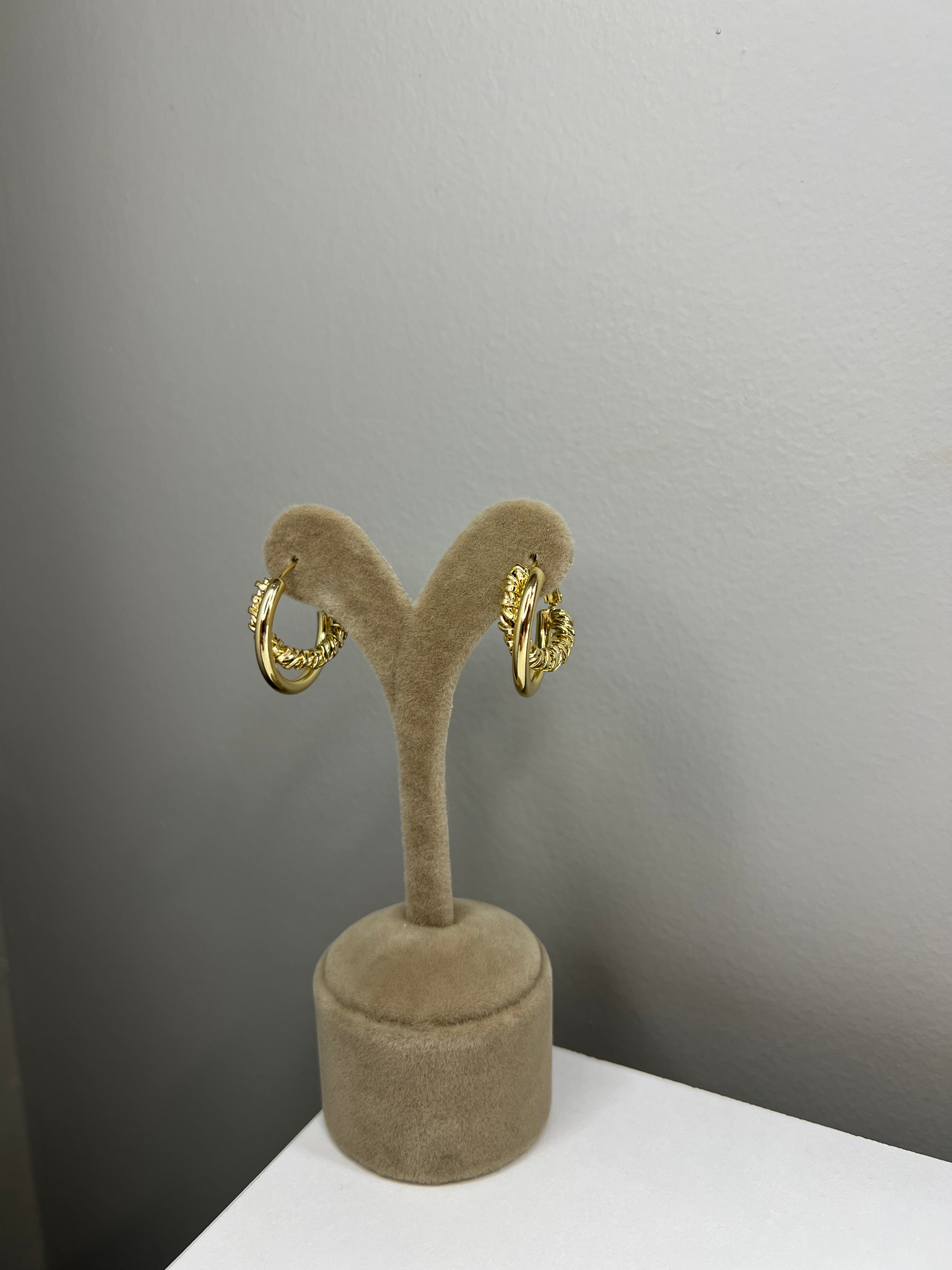 İç İçe Geçmiş Gold Küpe