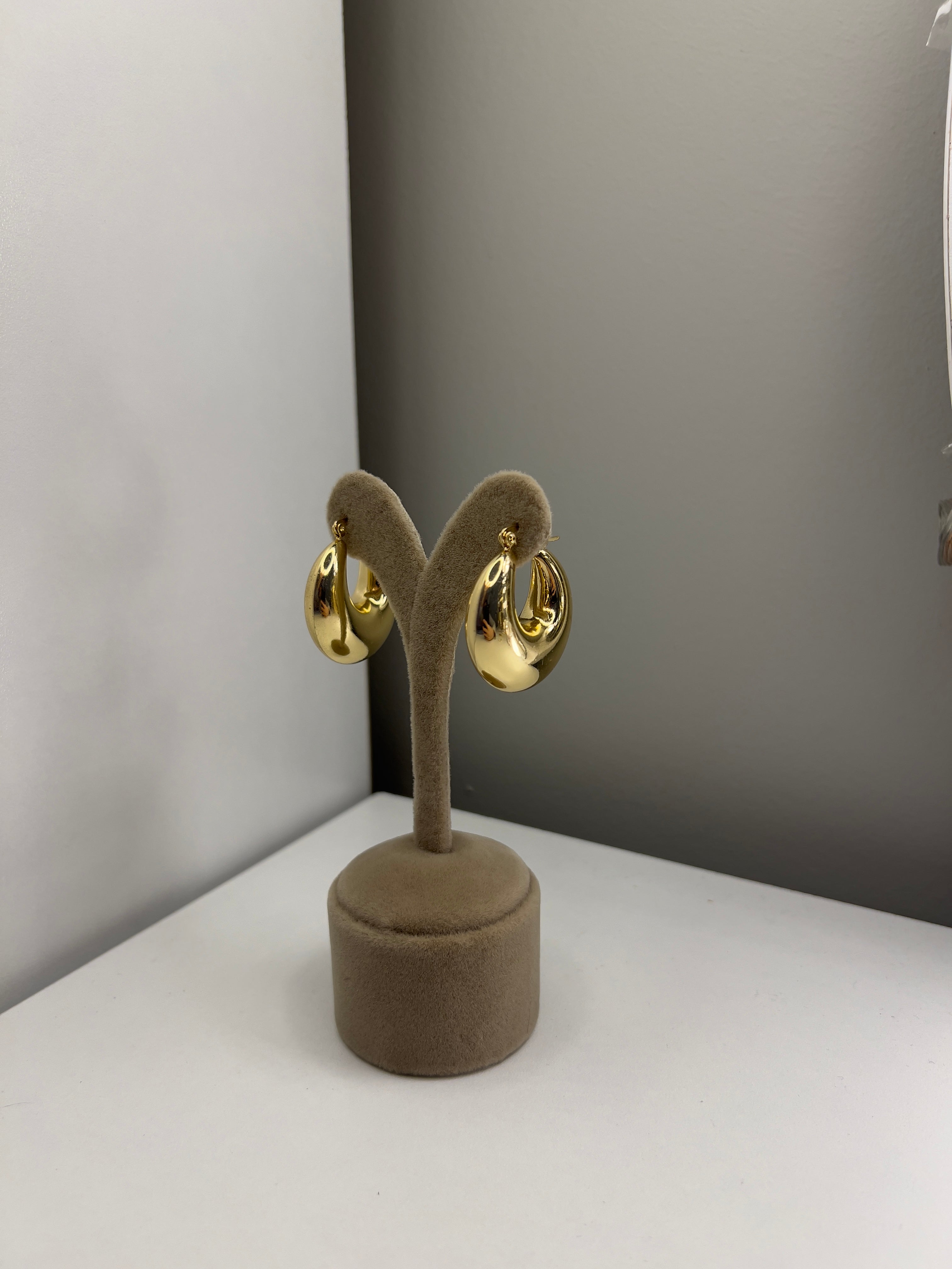 Oval Damla Form Gold Küpe