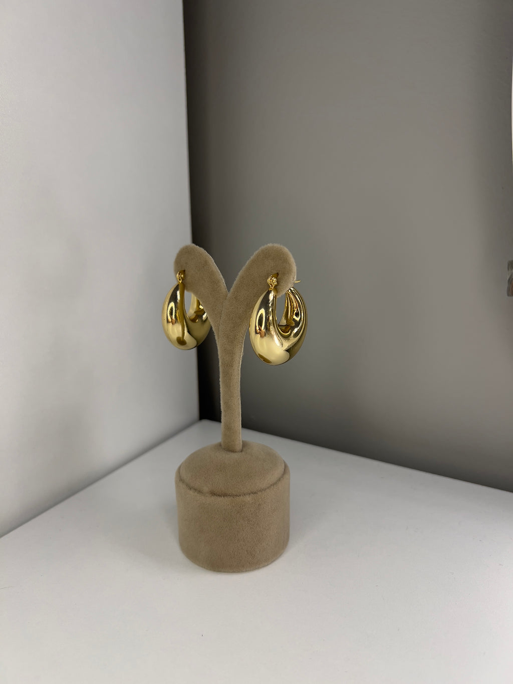 Oval Damla Form Gold Küpe