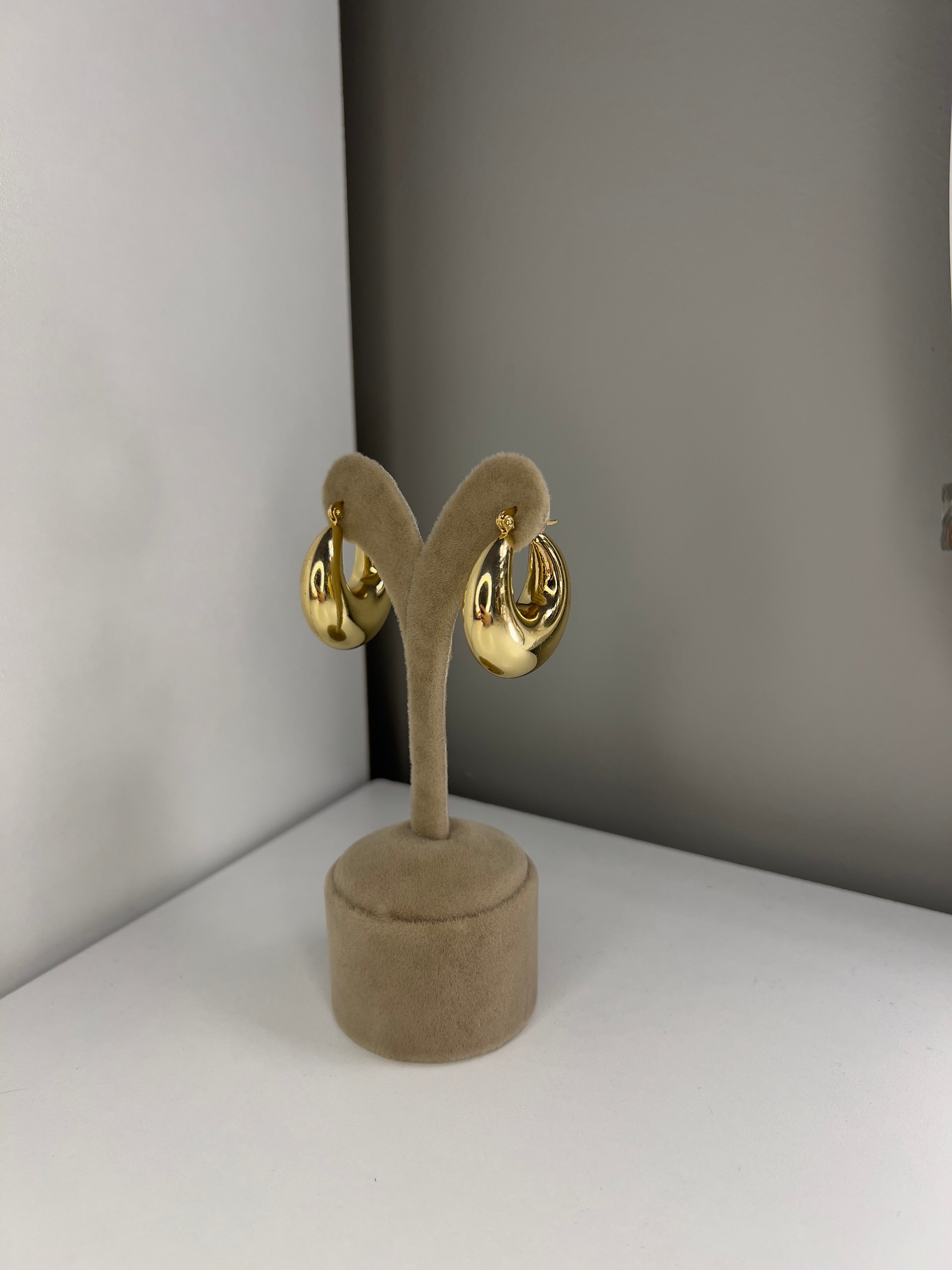 Oval Damla Form Gold Küpe