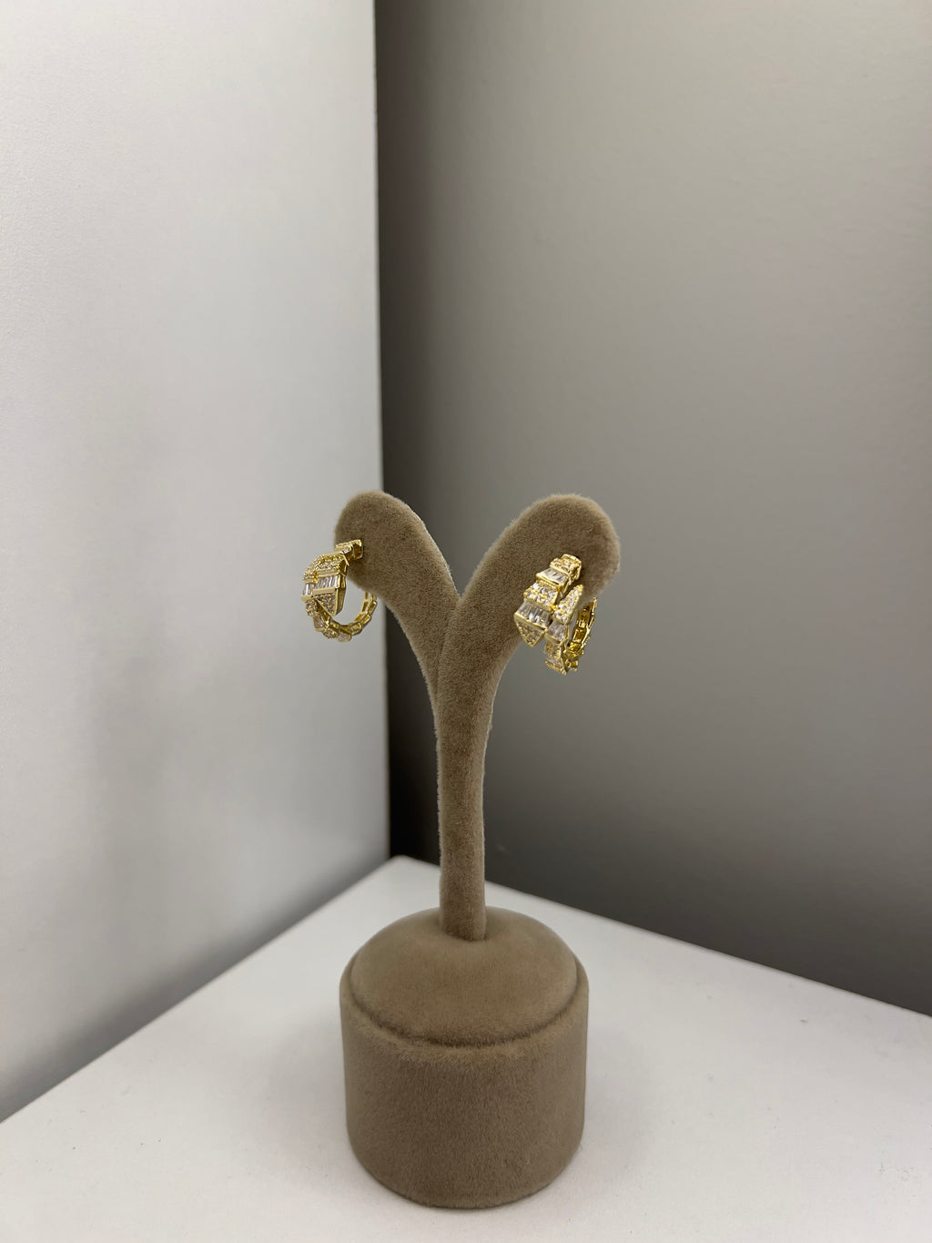 Xuping Model Modern Taşlı Küpe