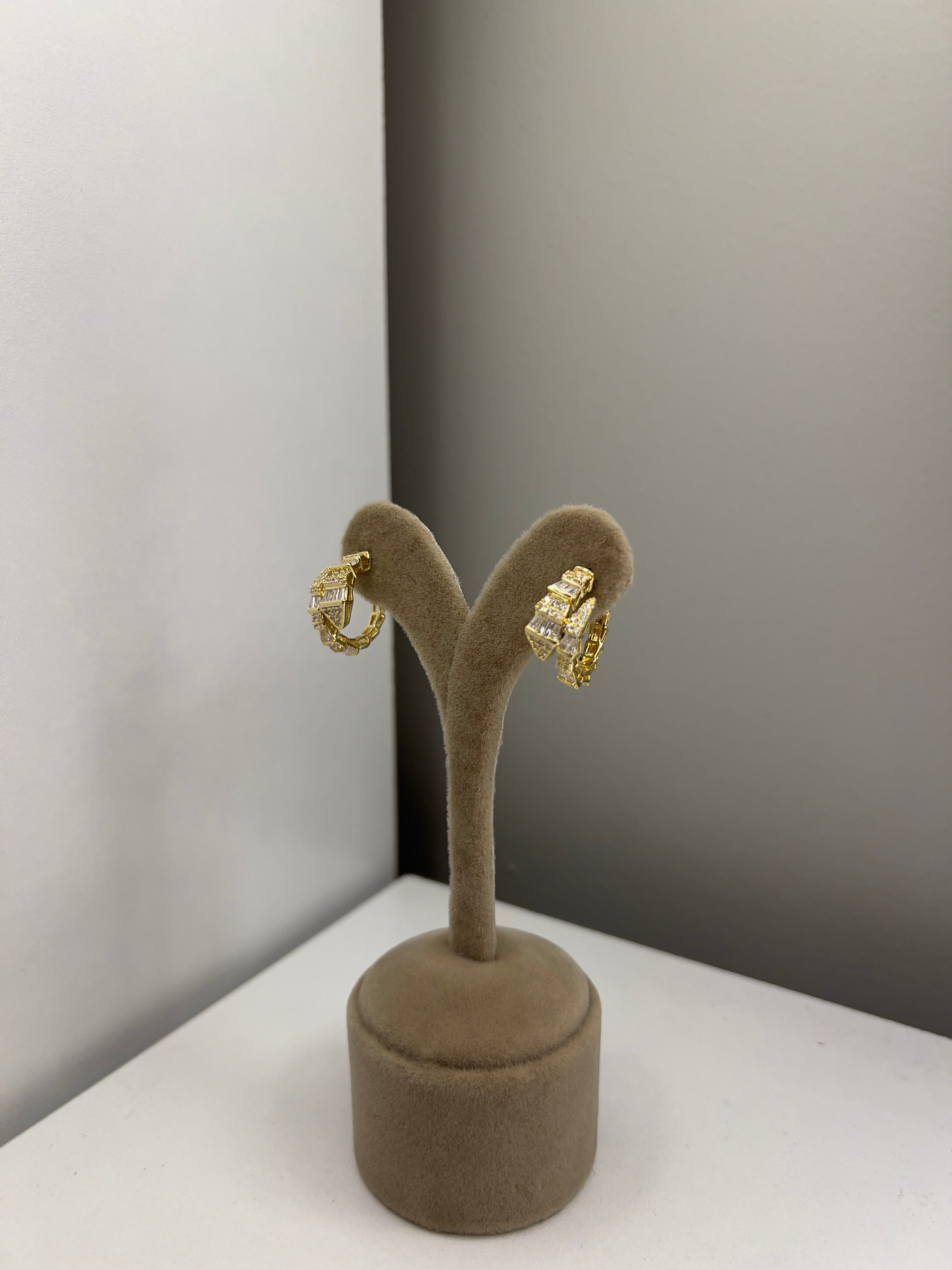 Xuping Model Modern Taşlı Küpe