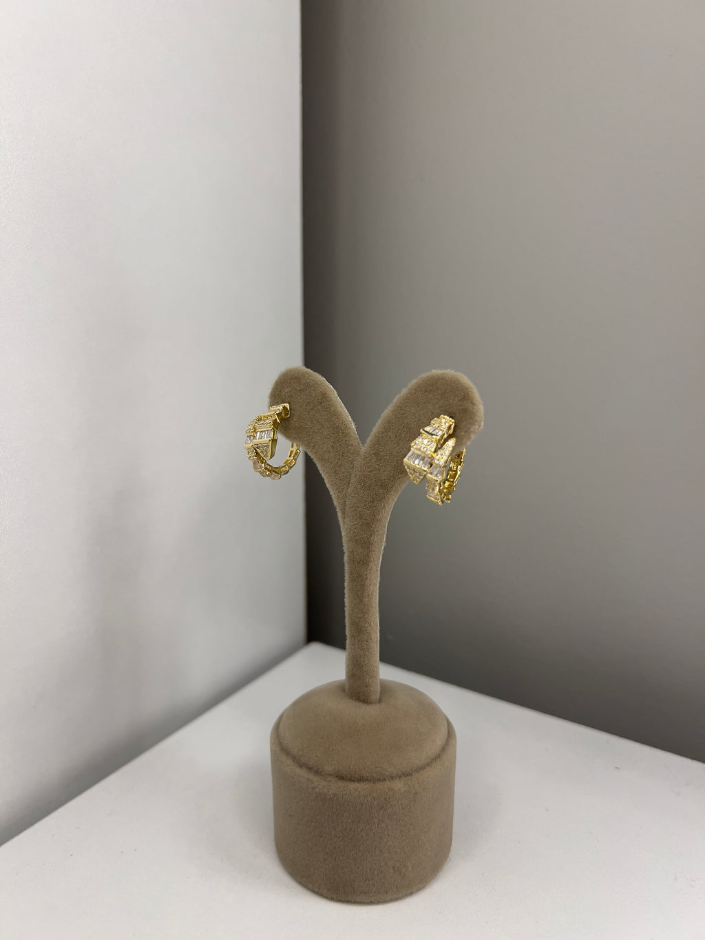 Xuping Model Modern Taşlı Küpe