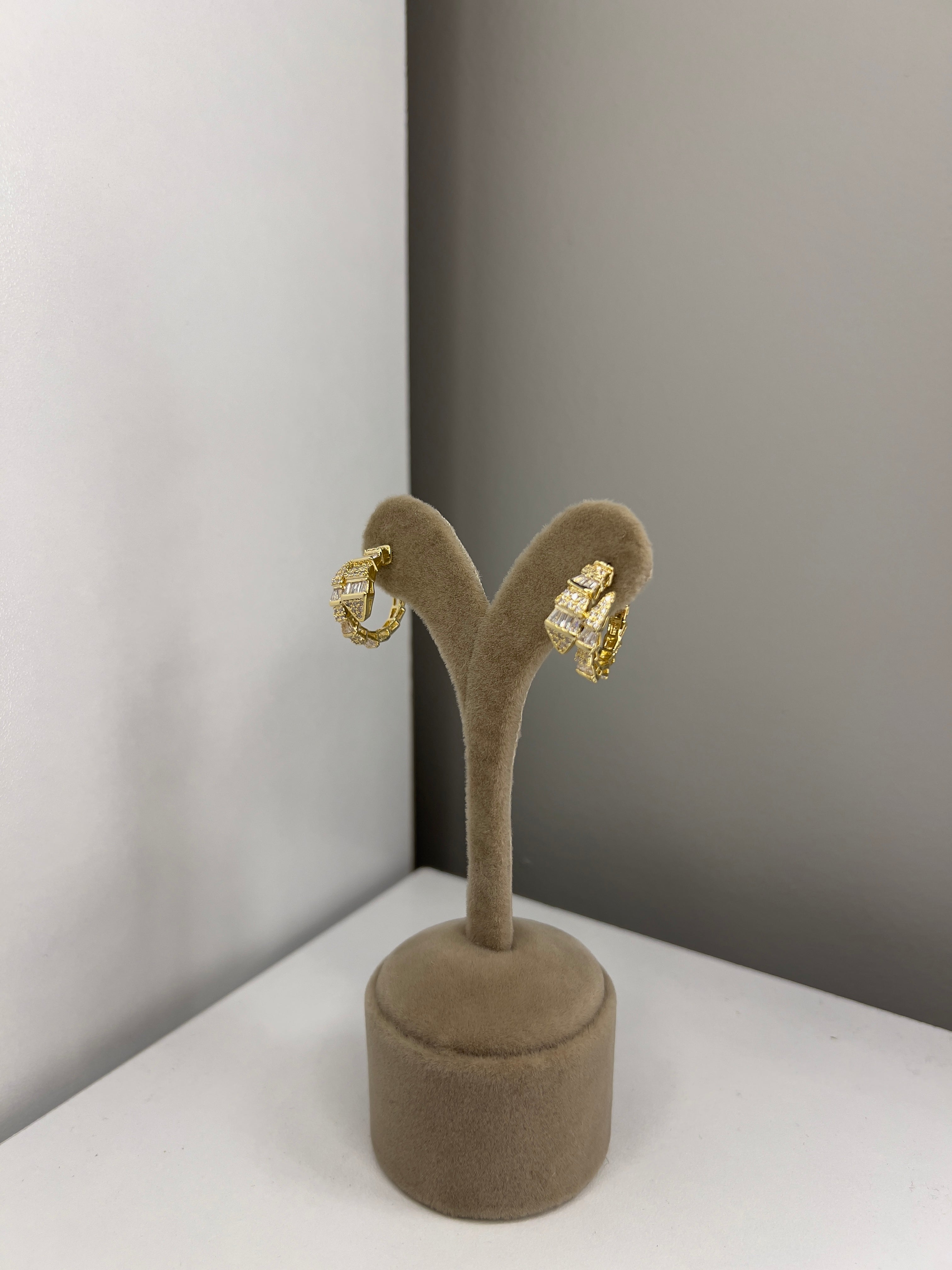 Xuping Model Modern Taşlı Küpe